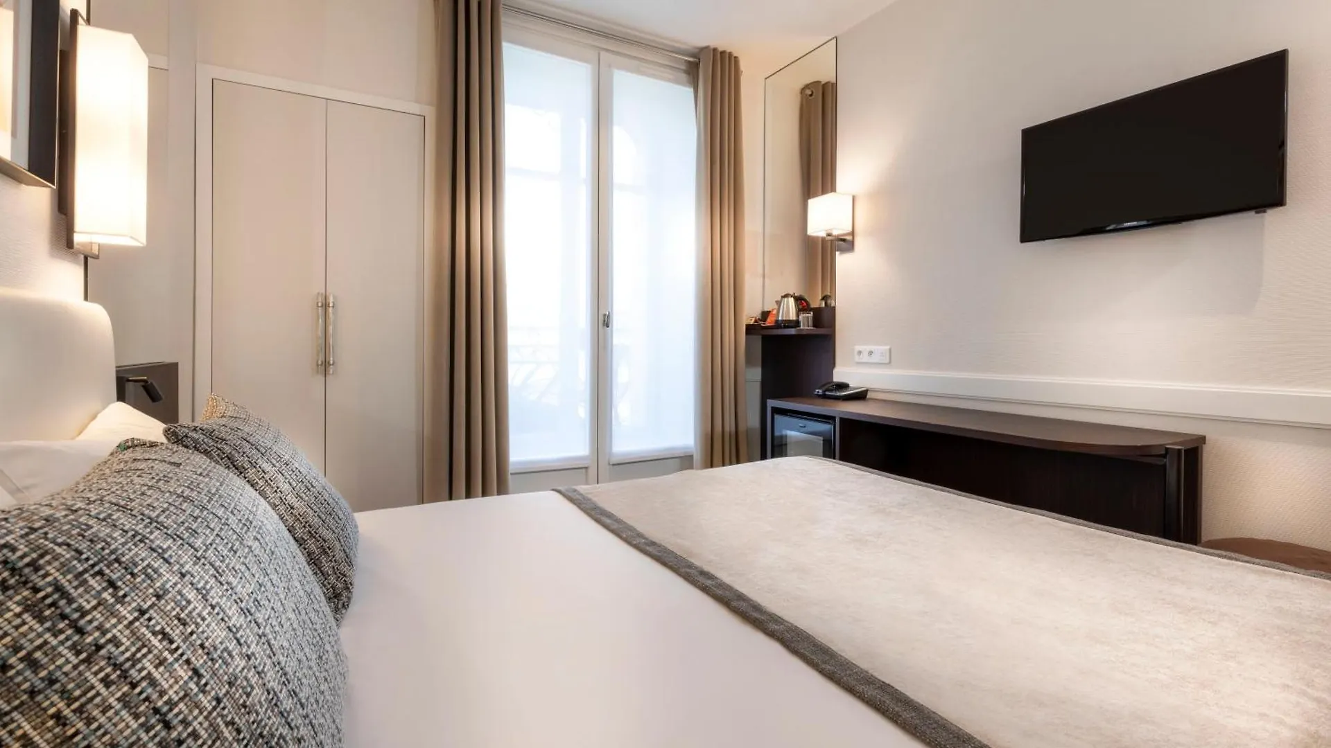 Hotel Elysees Ceramic 3*